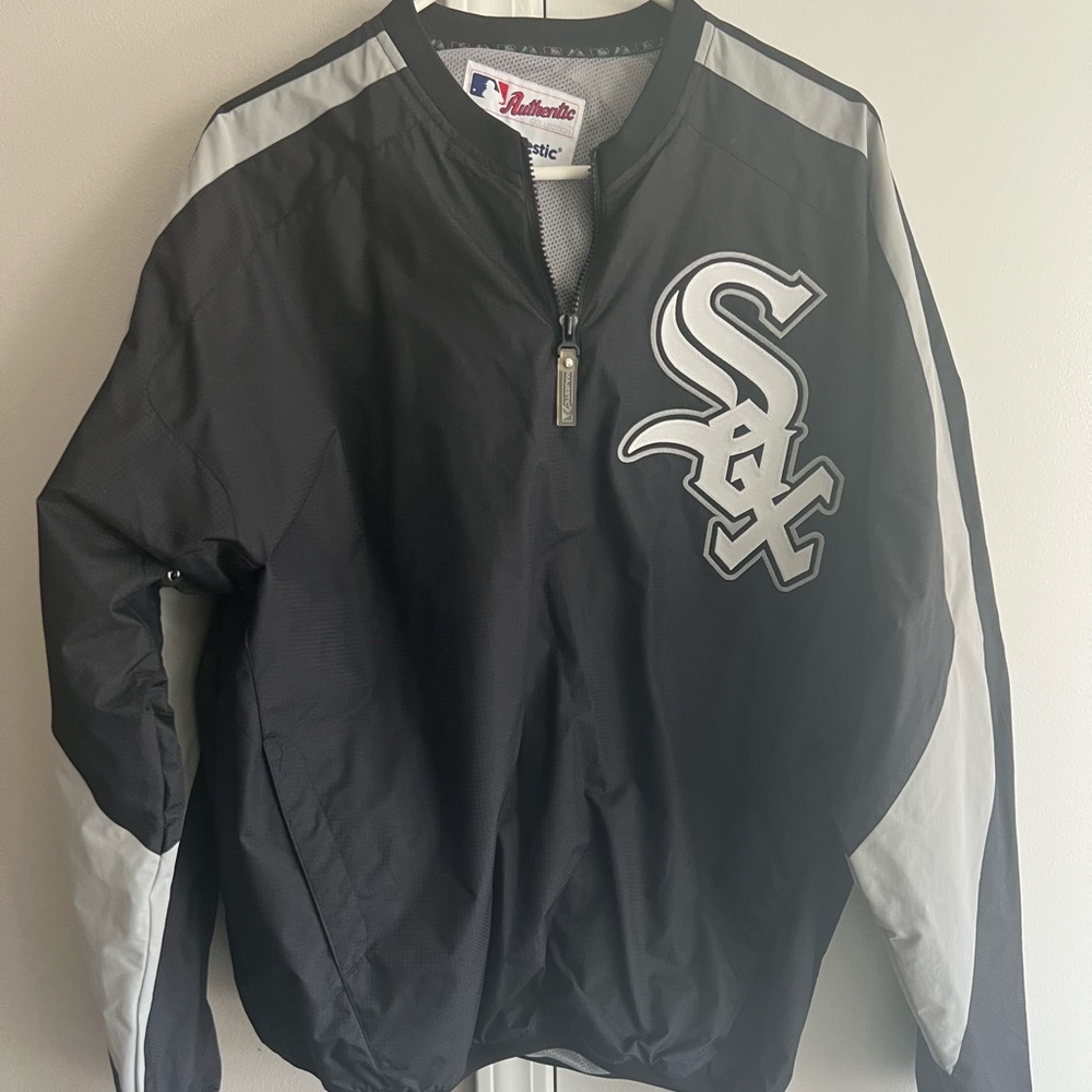 Vintage men’s white soxs light weight jacket (quarter zip)